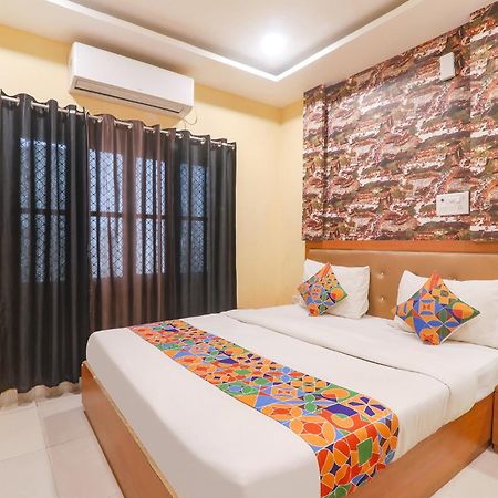 Fabhotel Swarn Banquet Kakarmatha Exterior foto