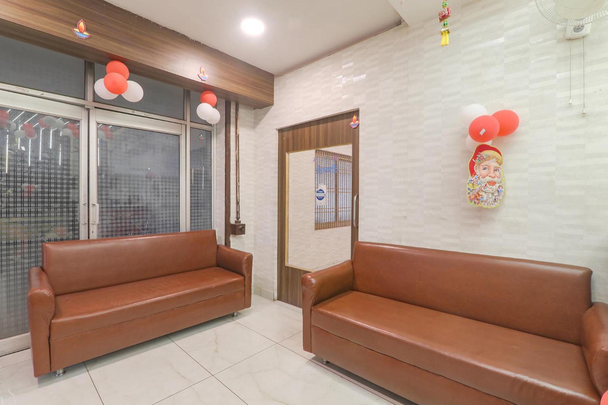 Fabhotel Swarn Banquet Kakarmatha Exterior foto